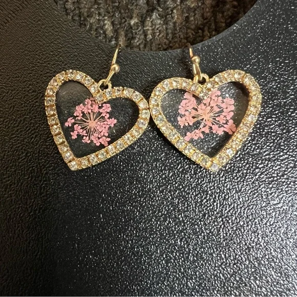 NWOT Heart Dried Flower Drop Earrings - Picture 1 of 1